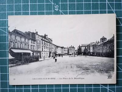 XH830 postcard circa 1920 Chalons sur Marne square republic animated café de la bourse