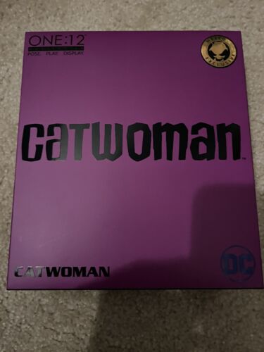 Mezco ONE:12 Collective Catwoman Purple Suit Variant MDX Exclusive - Picture 1 of 2