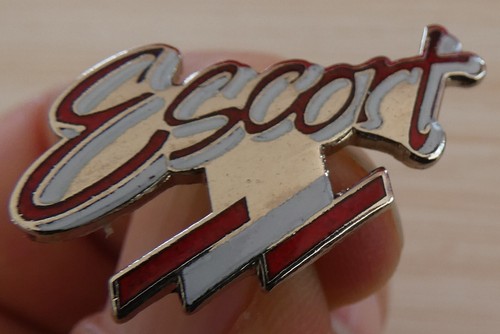 PIN'S VOITURE FORD ESCORT EGF - Foto 4 di 5