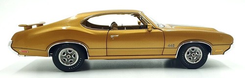 Acme 1/18 Scale Diecast A1805604 1970 Oldsmobile 442 Holiday Coupe - Gold - Picture 3 of 5