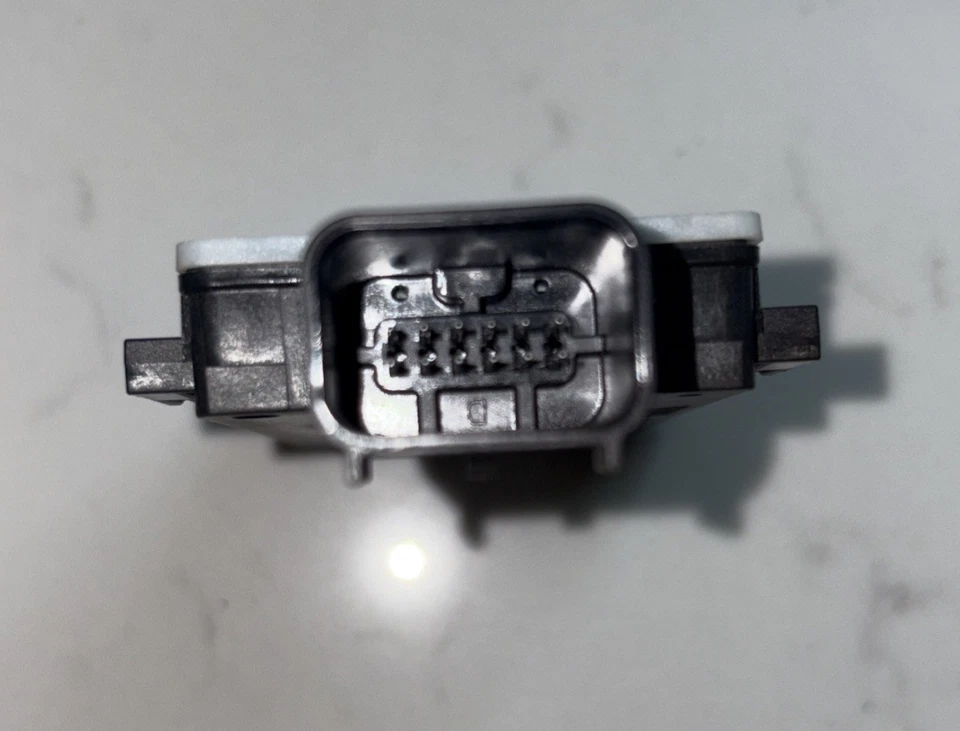 OEM | 2020 -- 2022 Kia Telluride Blind Spot Module Sensor #99140-S9160 - Image 4 of 4