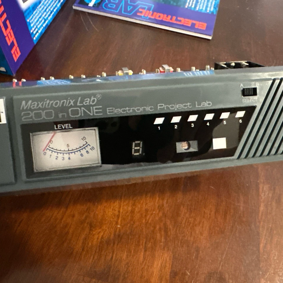 Maxitronix Electronic Lab 200 in 1 MX-907 Educational Fun Basic Electronics - Image 4 of 4