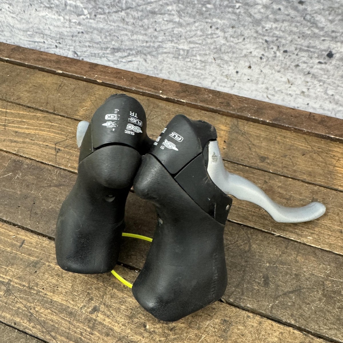 Shimano Sora ST-3304 3x8 Speed STI Shifters Brake Levers Pair