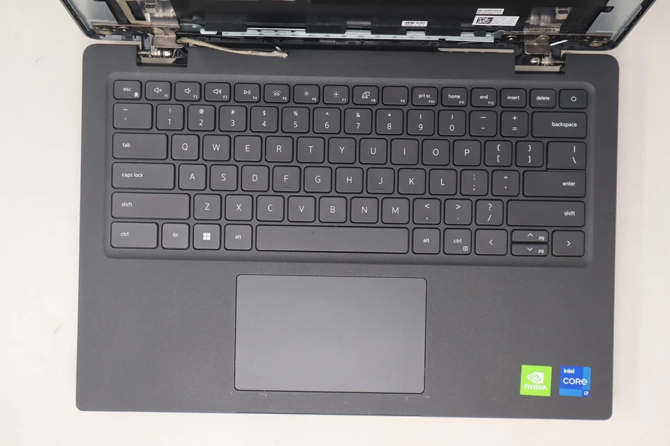 Laptop Dell Latitude 3420 11.ª generación Intel i7 16 GB de RAM Foto 3 de 4