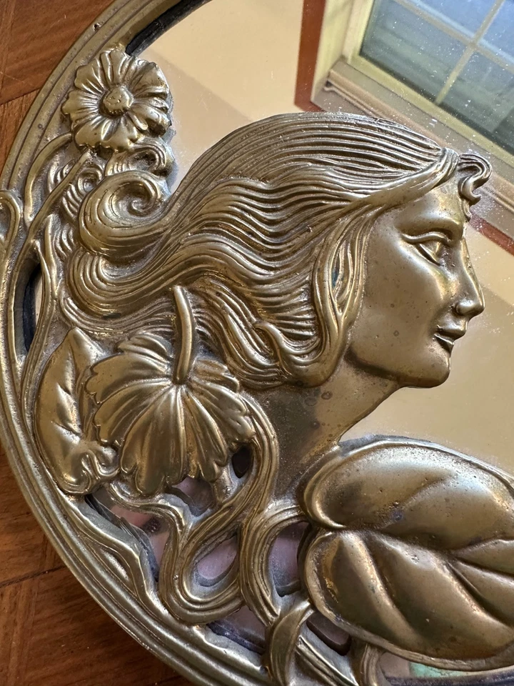"Espejo decorativo francés Art Nouveau vintage de 10"" redondo de latón para mujer dama cara de doncella" Foto 3 de 3