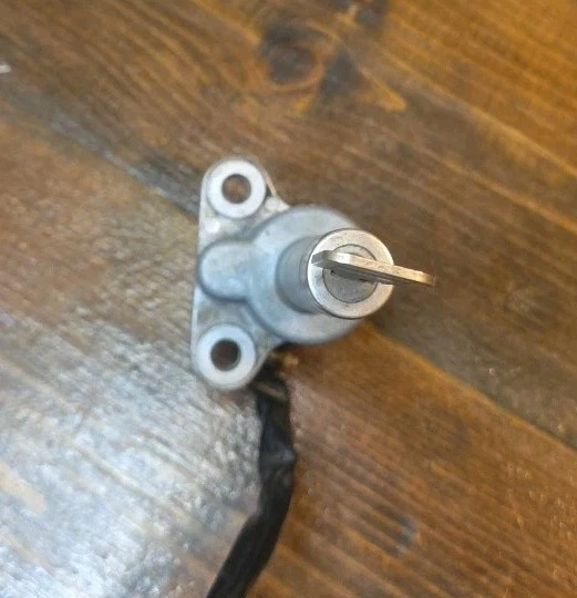 Kawasaki Voyager 1300 ZN1300 1983-1988 OEM INTERRUPTOR DE ENCENDIDO CONJUNTO Y LLAVE Foto 4 de 4