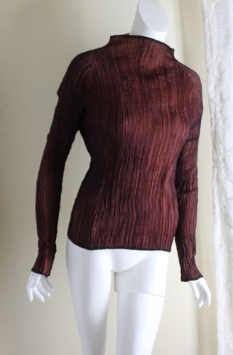 ISSEY MIYAKE Futuristic WOWMuseum Plum Purple Crin