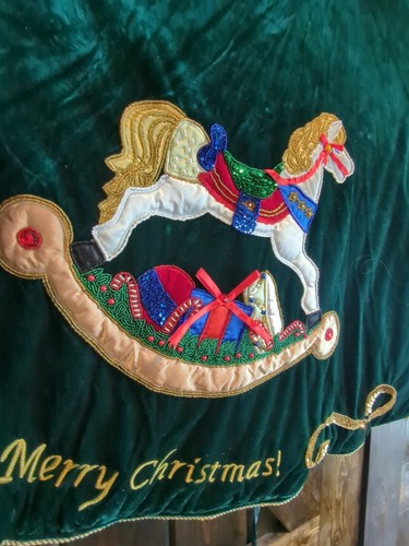 Green Velvet Christmas Tree Skirt Beaded Embellishments Rocking Horse Large - Picture 2 of 6
