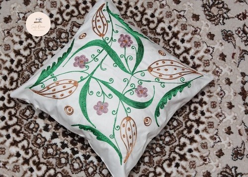 FUNDA DE ALMOHADA DECORATIVA HECHA A MANO CON BORDADO - Imagen 3 de 4