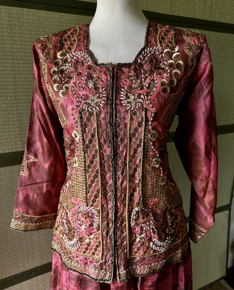 Conjunto de jaqueta saia de seda formal indiana com bordado e miçangas etiquetas de casamento Lehenga - Imagem 2 de 4