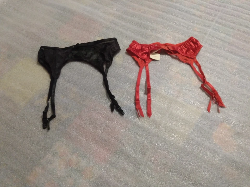 Conjunto de 2 cintos de liga Cacique & JCPenney 1 vermelho tamanho P, 1 preto tamanho único serve para todos - Imagem 3 de 4