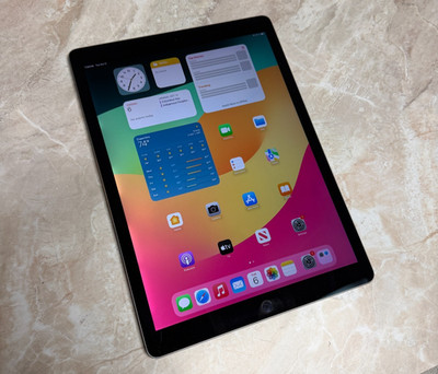 Apple iPad Pro 12.9-inch (2nd generation) A1670 64 GB, Wi-Fi, 12.9 in