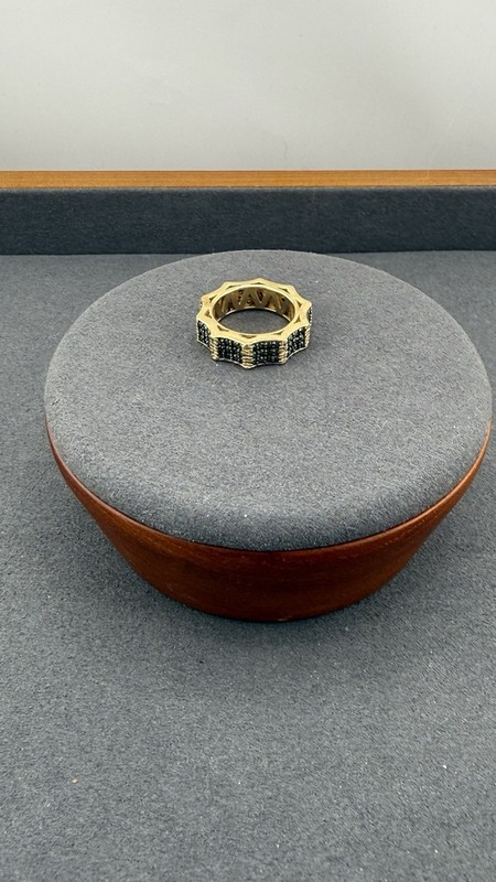 14K Gold Green Stone Eternity Band Ring Size 5 7.62g Scalloped Design
