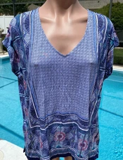 Tommy Bahama Floral Blue T Shirt Top  Blouse Rayon/ Spandex V neck XS Boxy