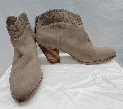NWOT Violet & Red 9.5 Jackson Lazer Cut Topline Bootie Faux Suede Boots 117141