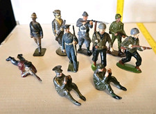 SOLDIERS W/ RIFLES  MARCHING 10 BRITAINS JOHILLCO CHERILEA CHARBENS TIMPO