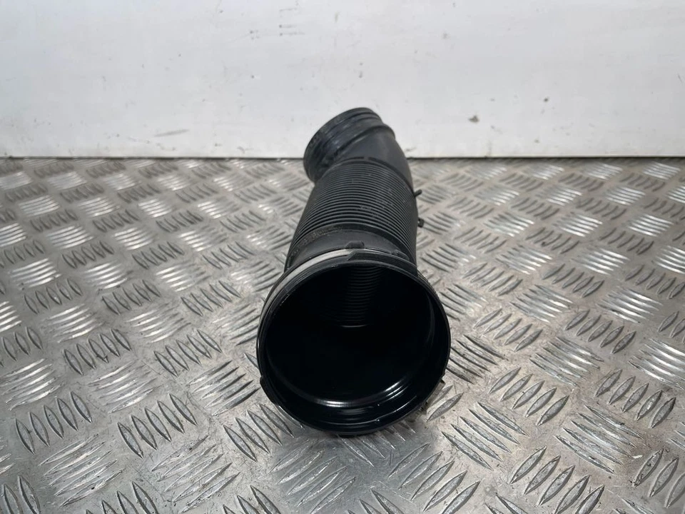 Труба воздухозаборного шланга бензинового Audi A1 2018 5Q0129684D LIQ13298 - Изображение 3 из 4