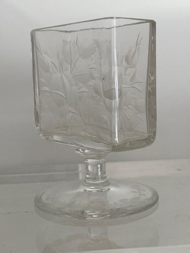 Antiguo soporte para cigarrillos de vidrio grabado floral - Imagen 6 de 11