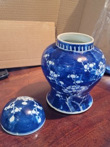 ANTIQUE CHINESE 19th Century KANGXI BLUE & WHITE PRUNUS VASE/JAR & COVER