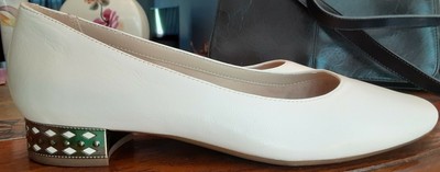 aerosoles white pumps