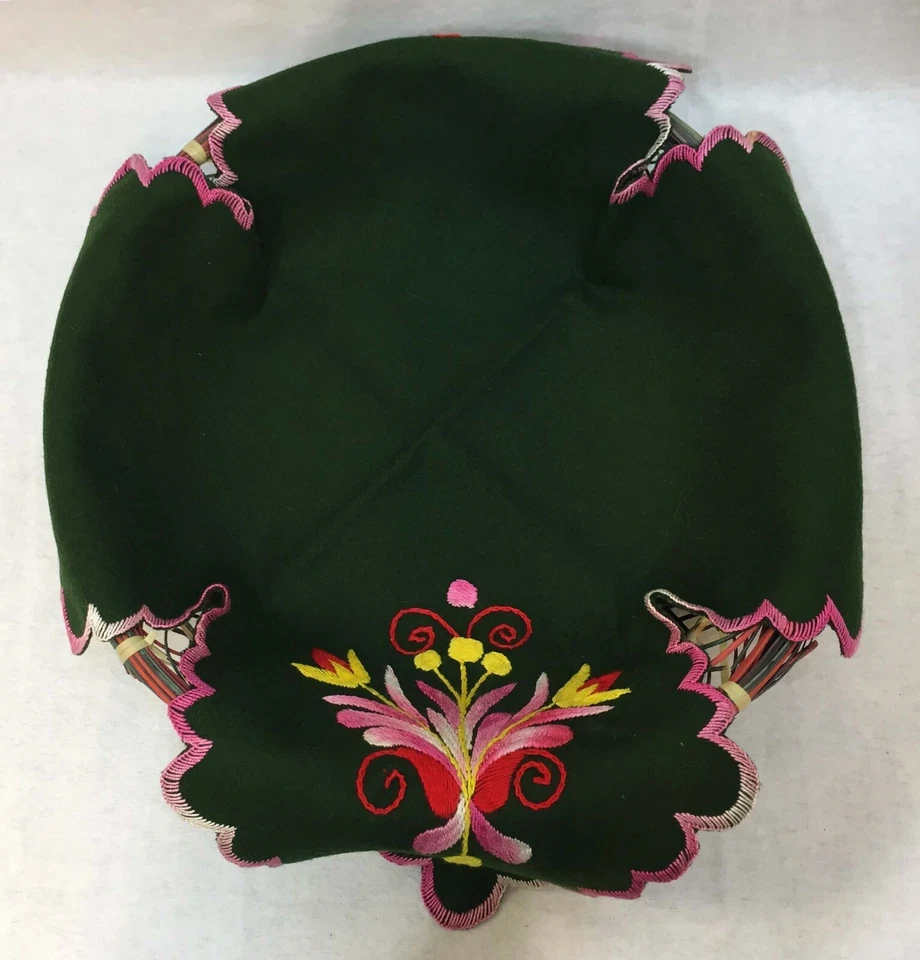 Wicker Basket w/ Liner Embroidered Green Pink Bread Bowl Table Centerpiece - Image 2 of 4