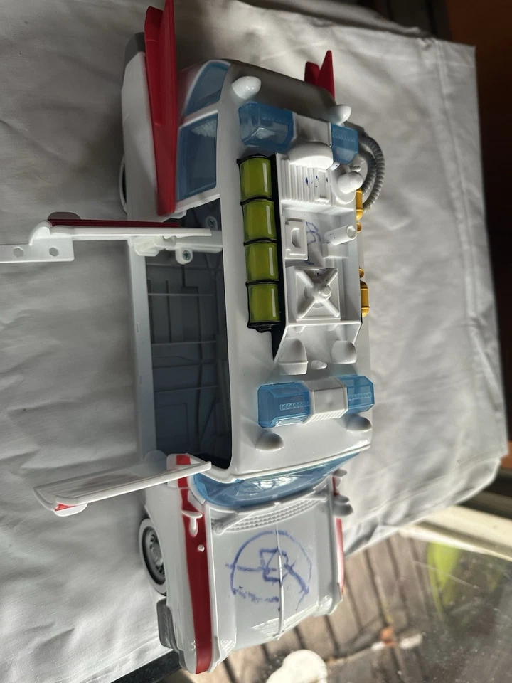 2021 电影 Ecto 救护车 — 第 2/3 张图片