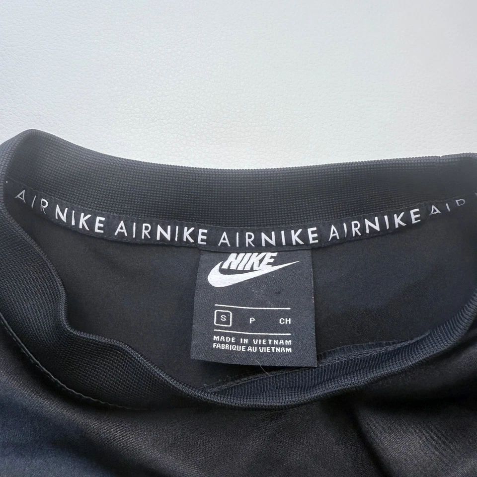 Camiseta pulóver Nike Air satinada manga larga pequeña negra blanca con logotipo Foto 4 de 4