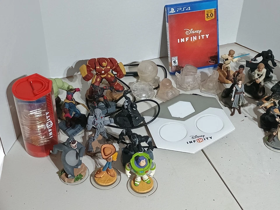 Lote de juegos y figuras Disney Infinity 3.0 Foto 3 de 3