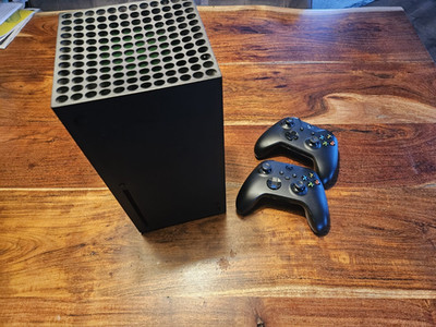 Microsoft Xbox Series X 1TB Spielekonsole - Schwarz mit 2x Controller