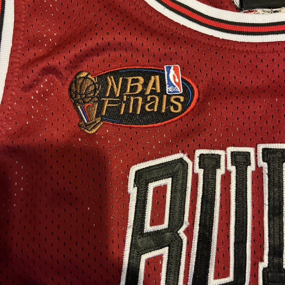 Camiseta Dennis Rodman Authentics de las Finales de la NBA de los Chicago Bulls talla 48 Foto 2 de 4