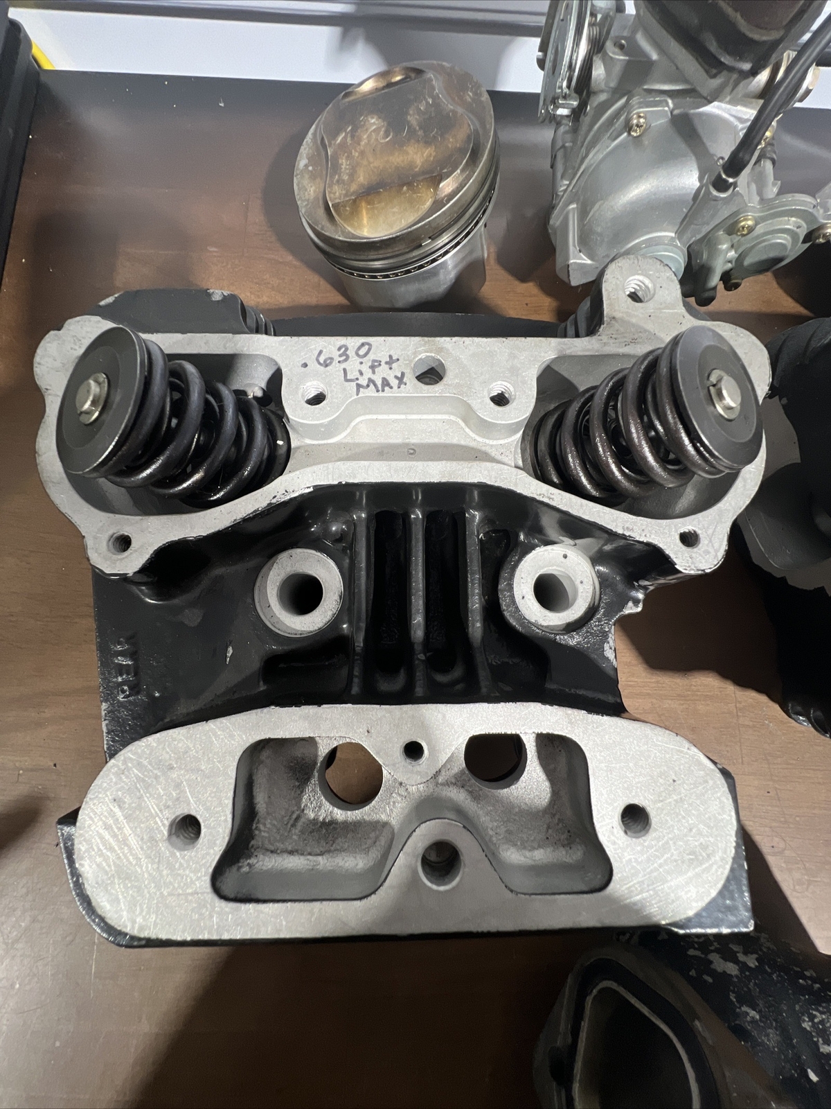 Edelbrock EVOPerformer 1616 D21515 Heads W/1671 Intake Manifold