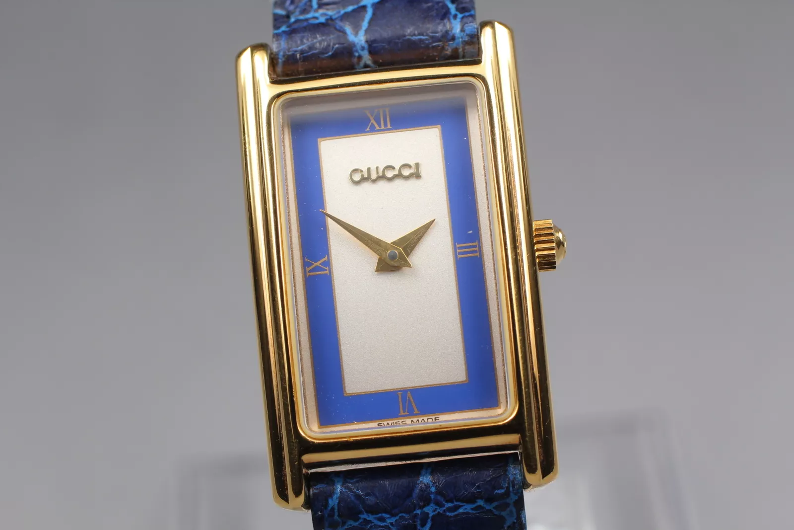 [Presque comme neuve] Montre pour femme GUCCI 2600L 19mm cadran blanc plaqué or bleu quartz