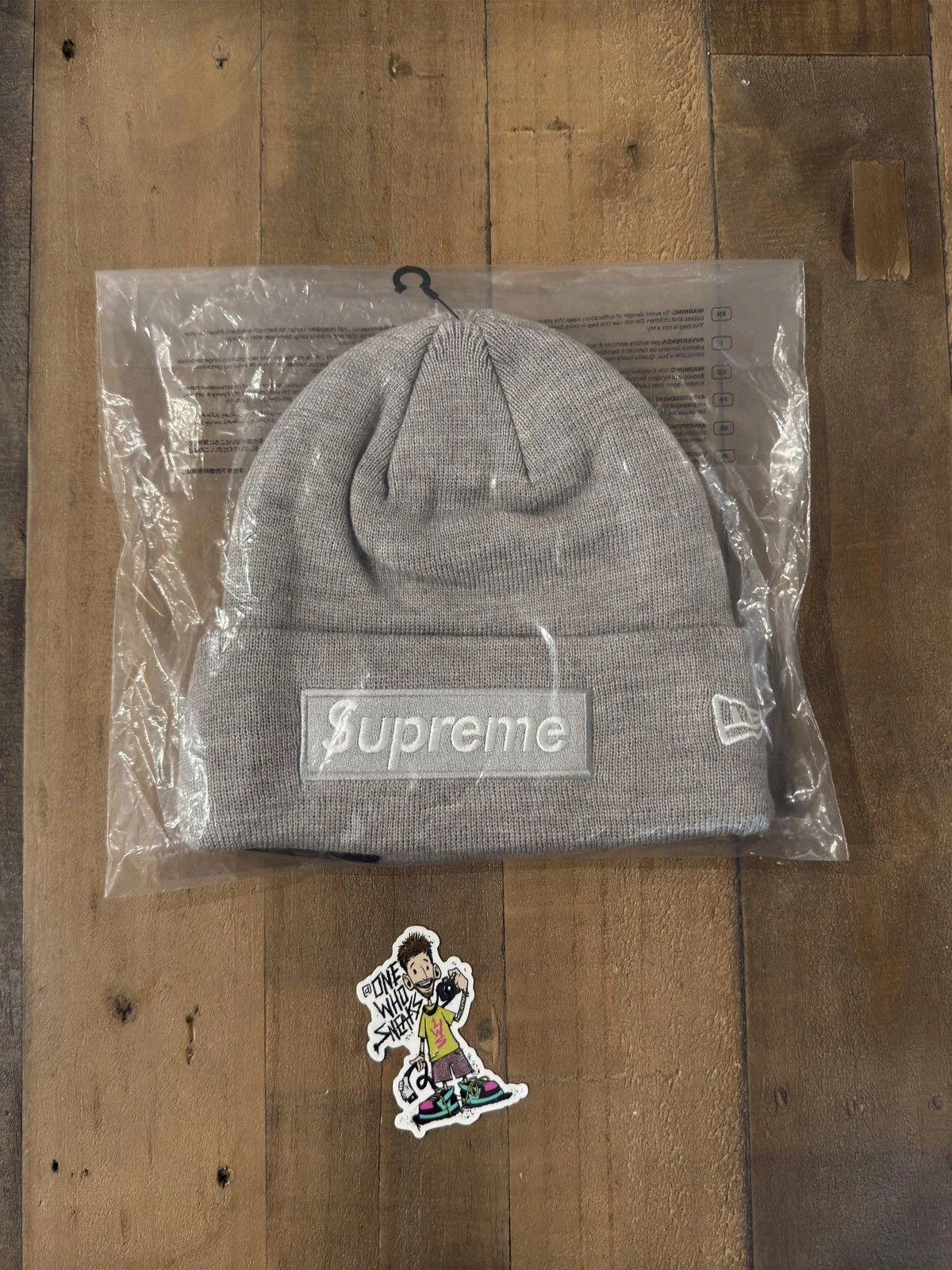 Bonnet logo boîte suprême