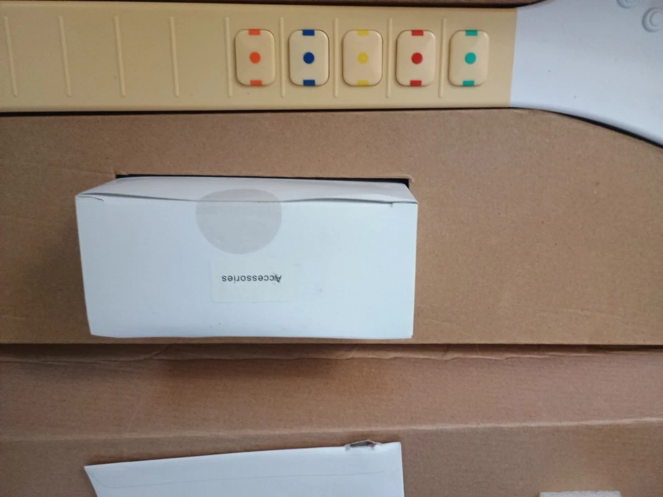 Guitarra Inalámbrica PS3 Front Man Blanca Compatible con Guitar Hero y Rock Band Foto 4 de 4