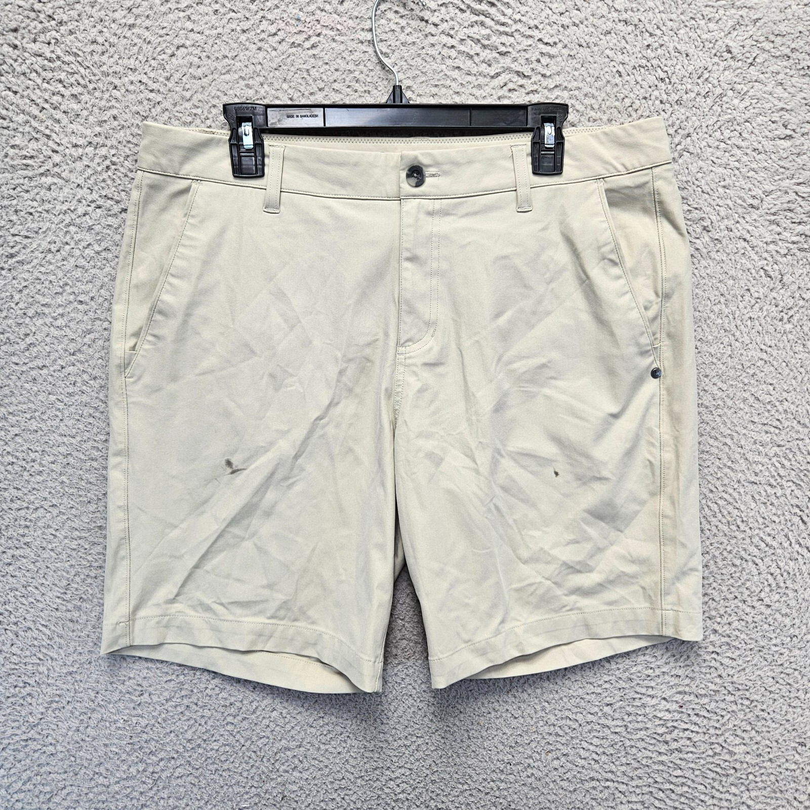 Vuori Meta Shorts Mens Size 34 Beige Classic Chino Flat Front