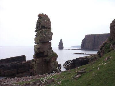 Foto 12x8 zwei Stapel Rubha Nan C\u00f9l Gheodhachan Am Buachaille ist auf t c2010