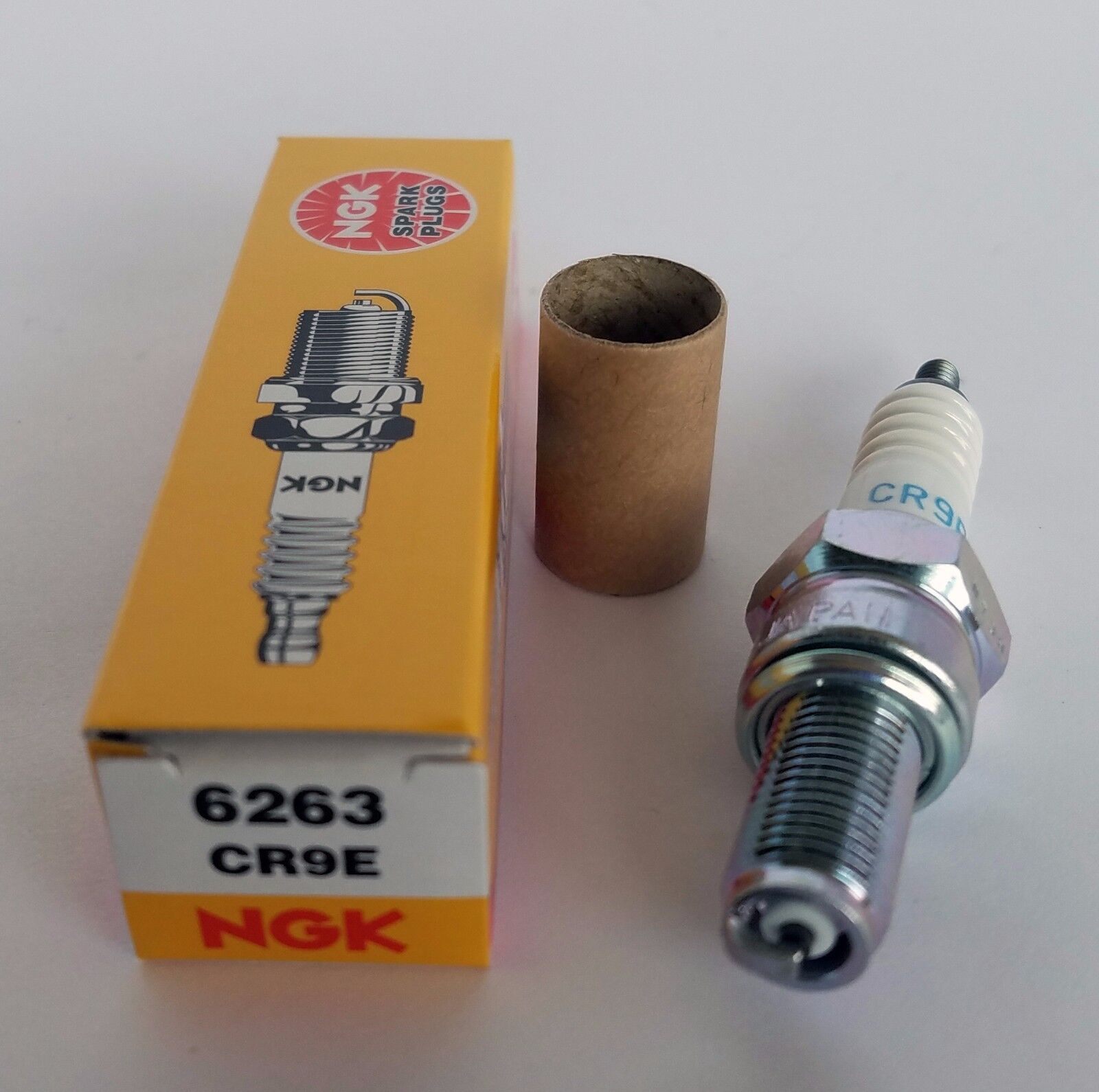 Ngk cr9e. Свеча зажигания NGK 6263 cr9e. Cr9e NGK оригинал. Spark Plug cr9eia-9 Kawasaki 92070-0014.