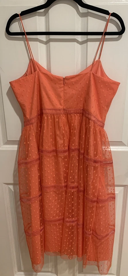 Vestido Adrianna Papell Point D’Espirit comprimento chá ponto coral claro tamanho 14 - Imagem 2 de 4