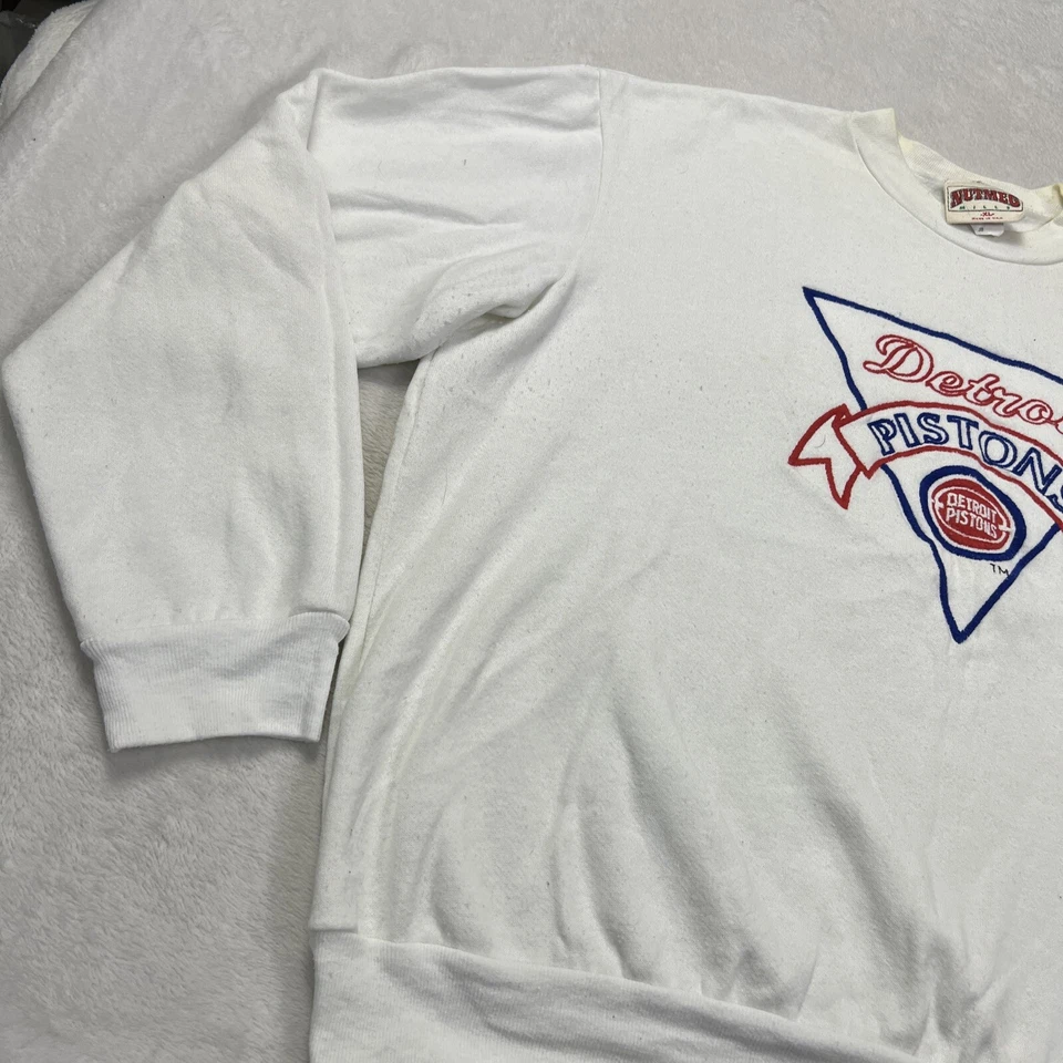 Suéter De Colección Nutmeg Mills Detroit Pistons Cuello Redondo Para Hombres XL Bordado Foto 2 de 4