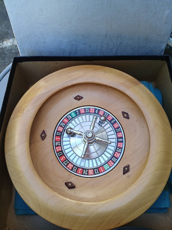 VINTAGE WOOD ROULETTE WHEEEL GAME  PACIFIC GAME CO. COMPLETE 