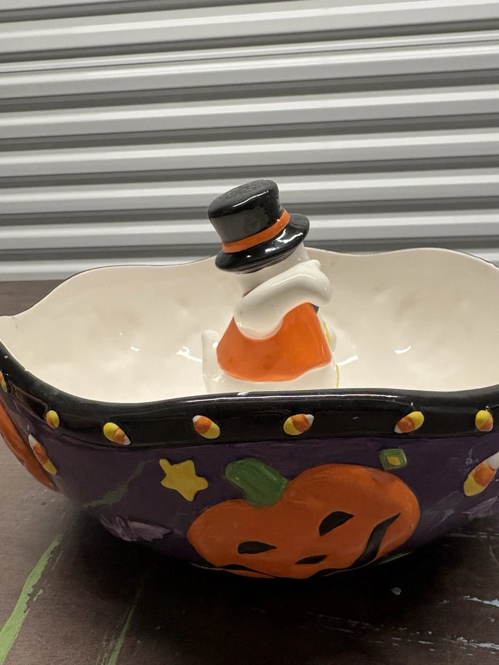 Cuenco grande de porcelana impresa William Sonoma para Halloween Foto 2 de 4