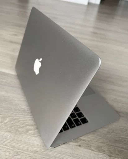 Apple MacBook Air 13" · i5 5th gen 1.8 GHz · 8GB · 128GB, foto 1 de 2
