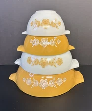 VINTAGE Pyrex Butterfly Gold Set of 4 Nesting Cinderella Mixing Bowls w/ Handles