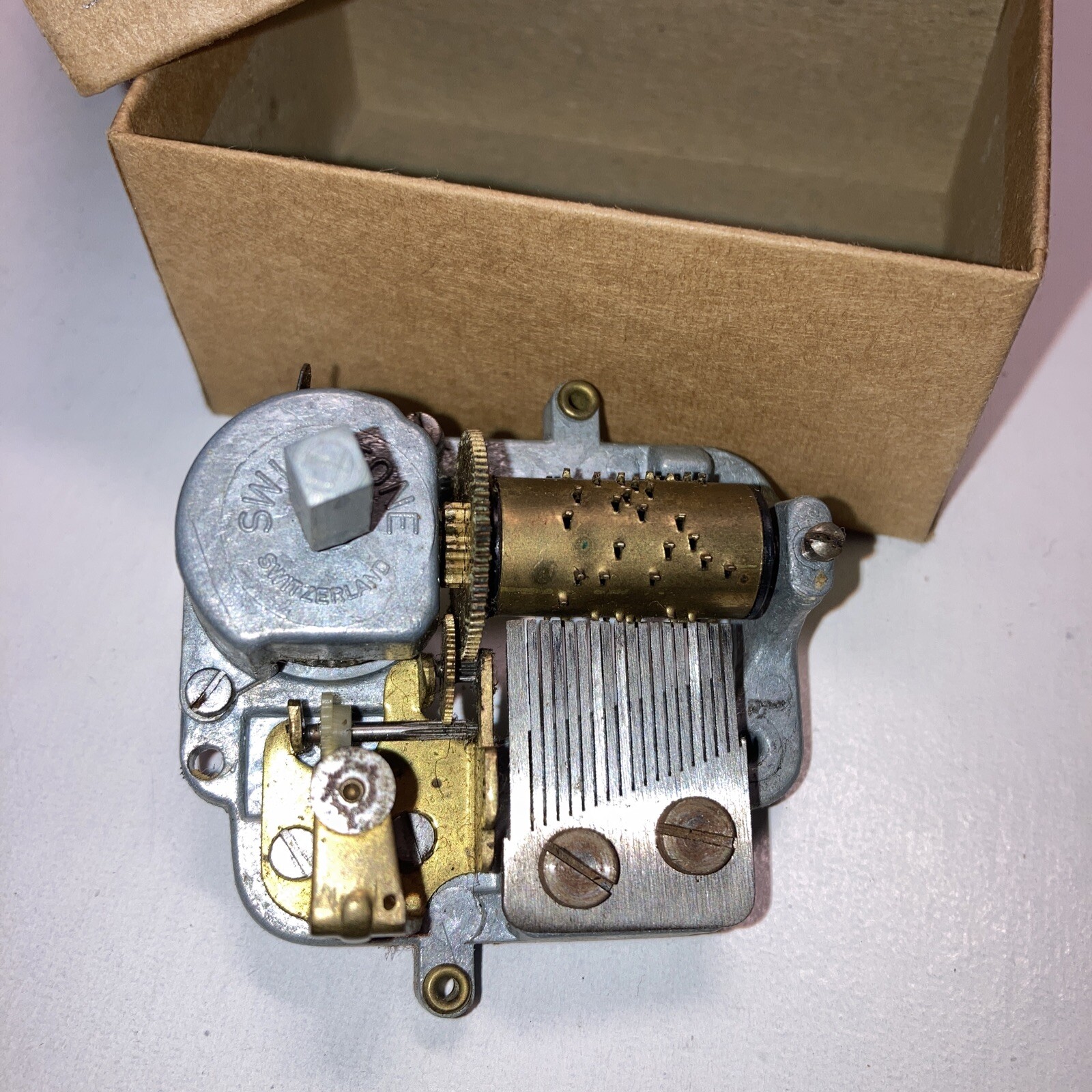 VINTAGE SWISSTONE MUSIC BOX MECHANISM PLAYS CAT & FIDDLE , NO KEY