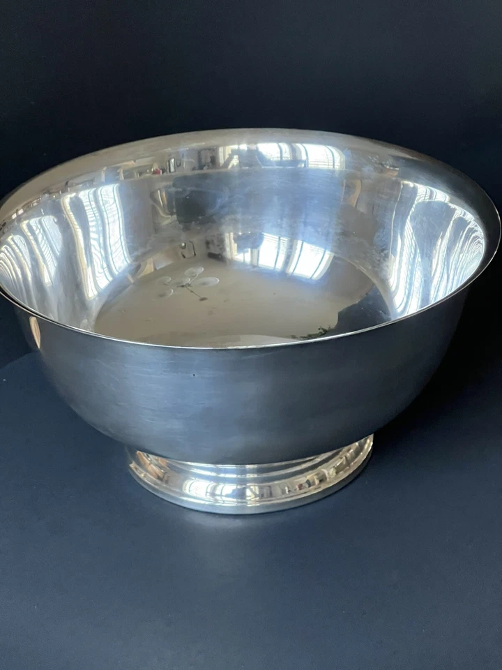 Vintage. WM Rogers Paul Revere Reproducción 9"" cuenco con patas plateado. Foto 3 de 4