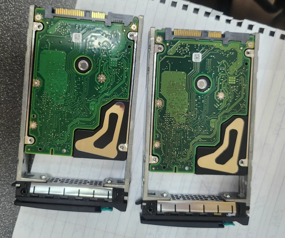 4x EMC 105-000-328-00 118033074-04 300GB 10K RPM 2.5" SAS HDD w/Tray - NOB! - Image 3 of 3