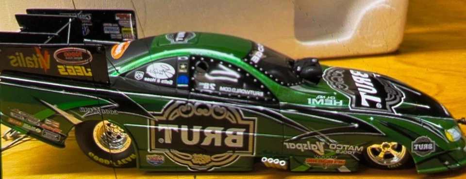 Dodge Stratus Funny Car (DSR)Ron Capps NHRA 2005 BRUT 1/24 por acción (sin usar, en caja) Foto 3 de 4