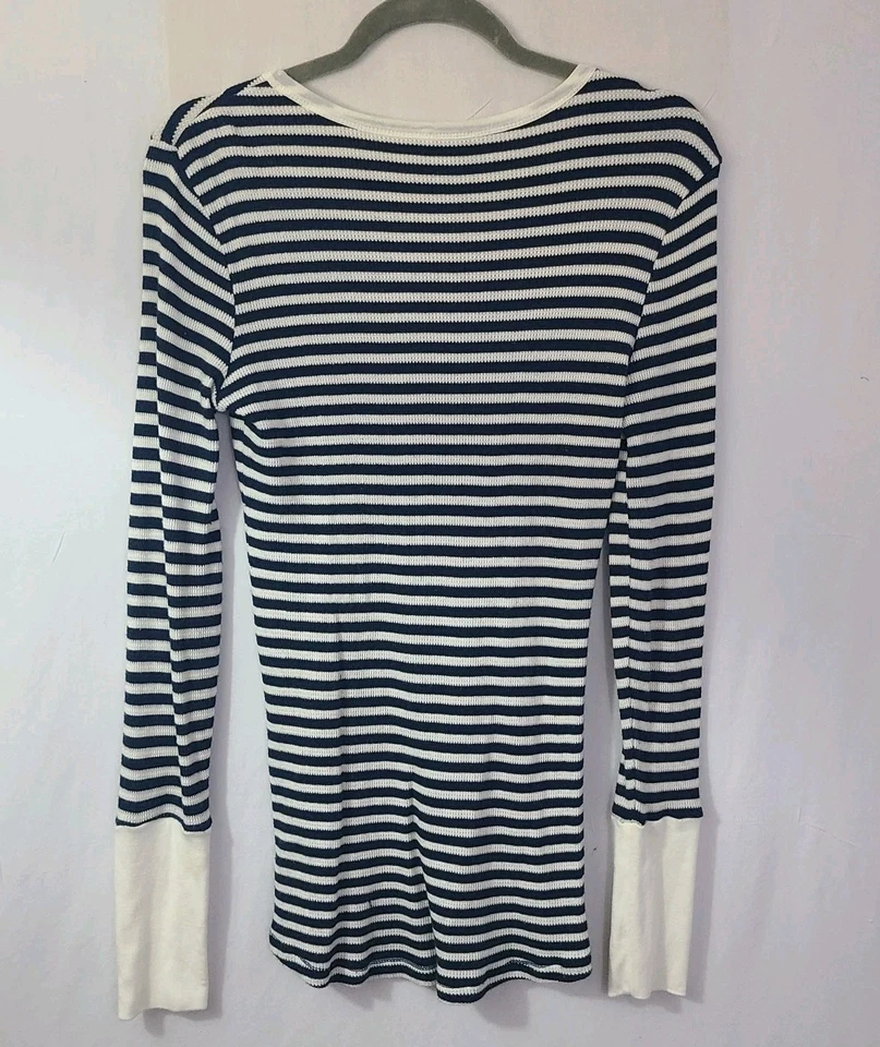 Espléndido L Henley Azul/Blanco Bella Swan Alt To Energie Rayas en Crepúsculo Foto 2 de 4