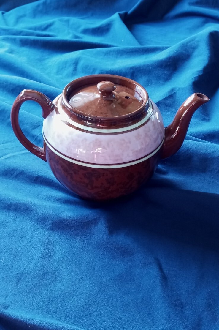 Sadler Brown Betty Teapot Staffordshire England 4 Cup Lavender Green