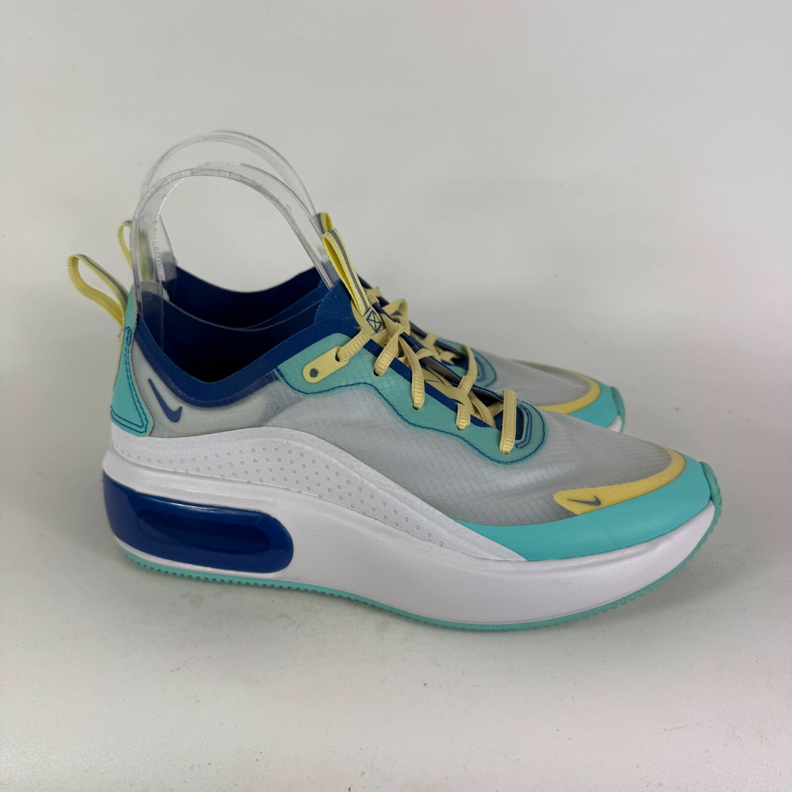 Nike Air Max Dia SE Sneakers Women's 7 White Low Top Running Athletic Shoes thumbnail 2